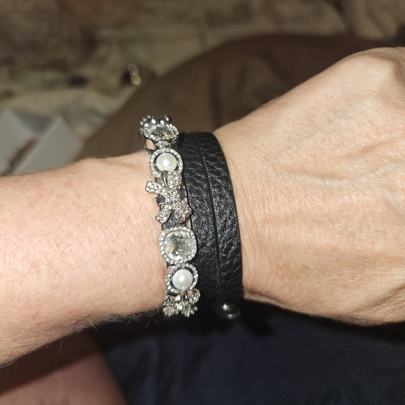 Leather wrap cz pearl bracelet - Picture 2 of 3